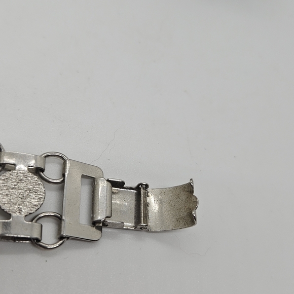 Sarah Coventry silver tone textured circle chain bracelet - Picture 3 of 4